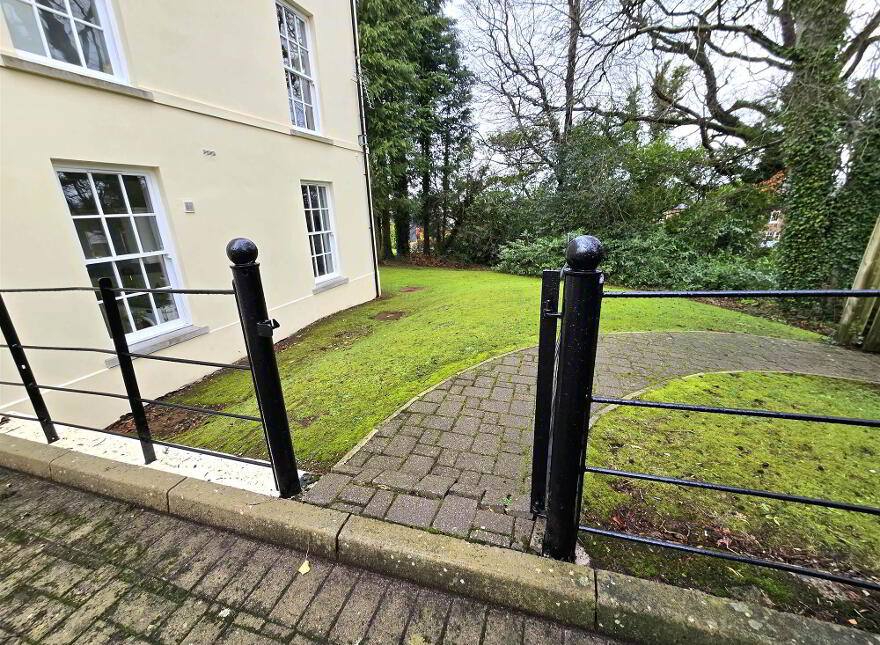 2 Kilwarlin Avenue, Hillsborough, BT26 6LQ