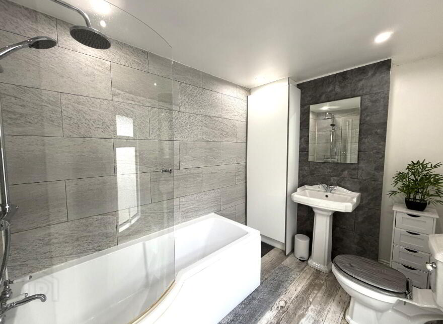 17 Ravenscroft Street, Belfast, BT5 5BE