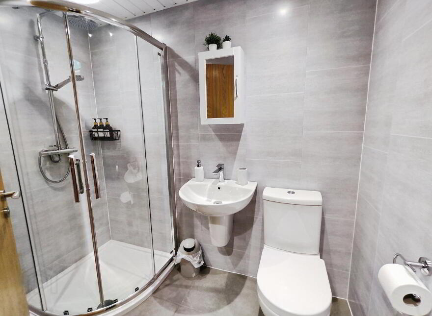 53 Eglinton Street, Portrush, BT56 8DZ