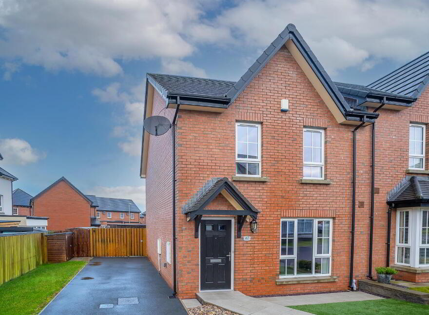 47 Millmount Village Park, Dundonald, Belfast, BT16 1YY