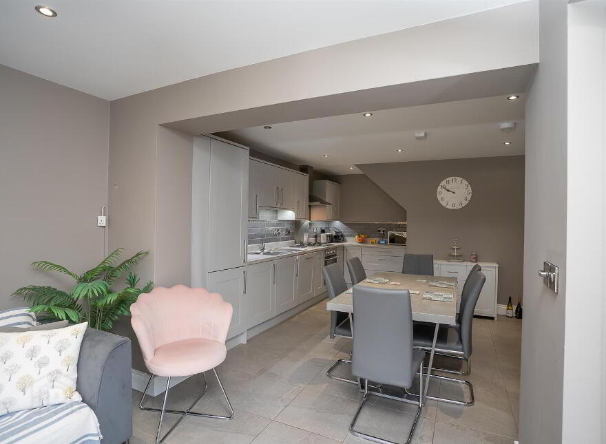 47 Millmount Village Park, Dundonald, Belfast, BT16 1YY