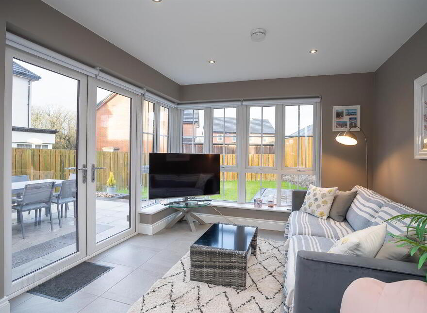 47 Millmount Village Park, Dundonald, Belfast, BT16 1YY