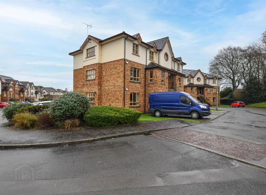 32 Woodrow Gardens, Saintfield, BT24 7WG