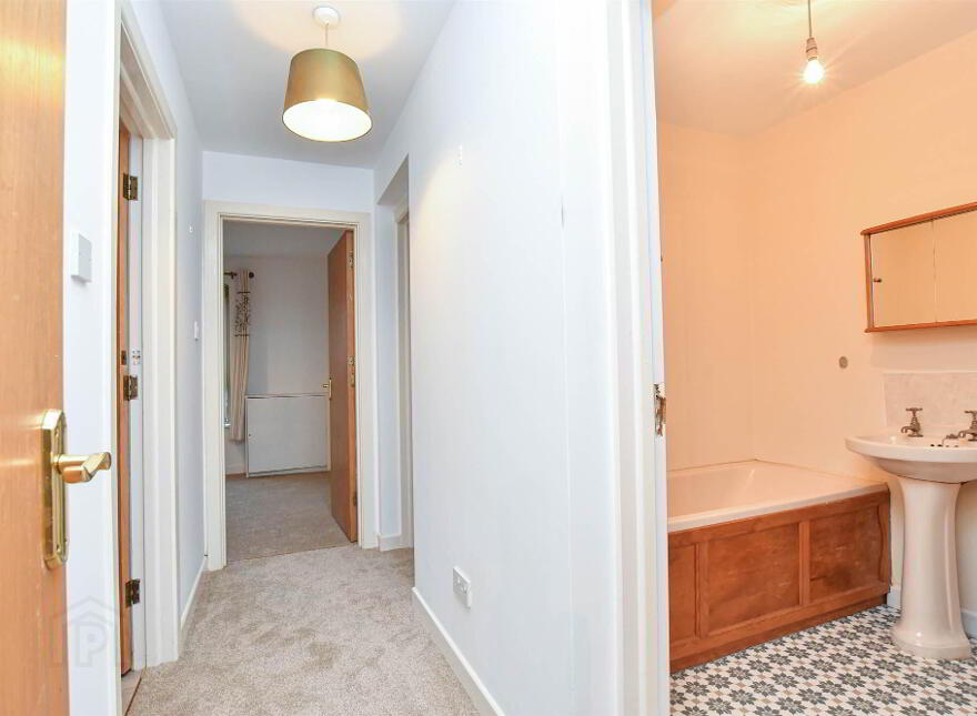 32 Woodrow Gardens, Saintfield, BT24 7WG