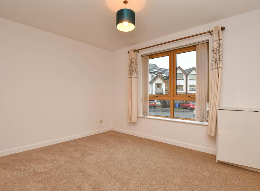 32 Woodrow Gardens, Saintfield, BT24 7WG