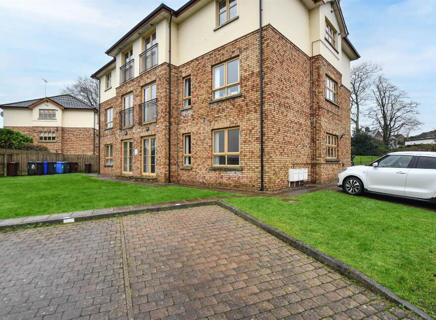 32 Woodrow Gardens, Saintfield, BT24 7WG