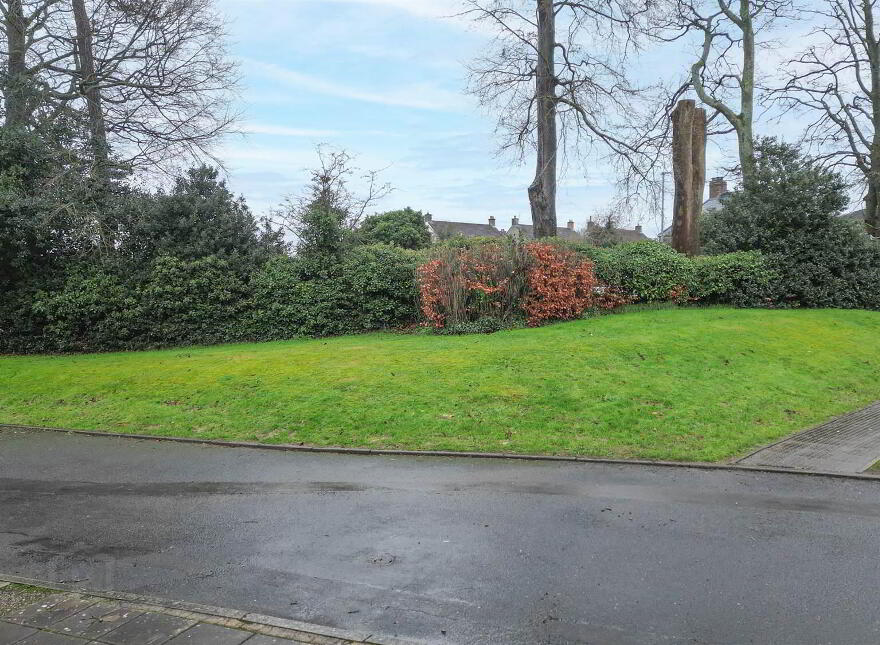 32 Woodrow Gardens, Saintfield, BT24 7WG