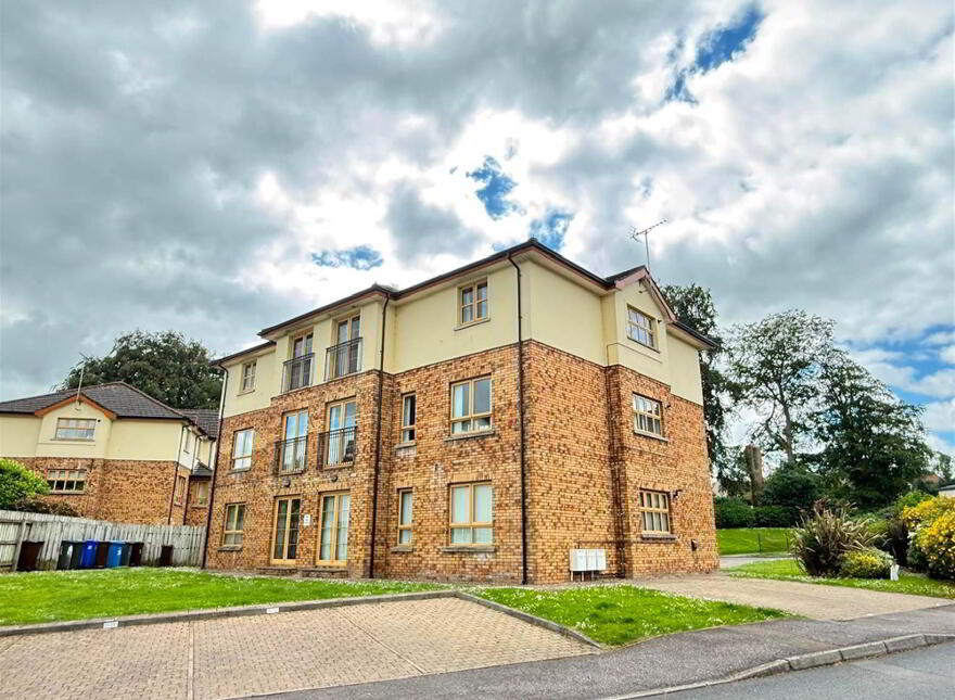32 Woodrow Gardens, Saintfield, BT24 7WG