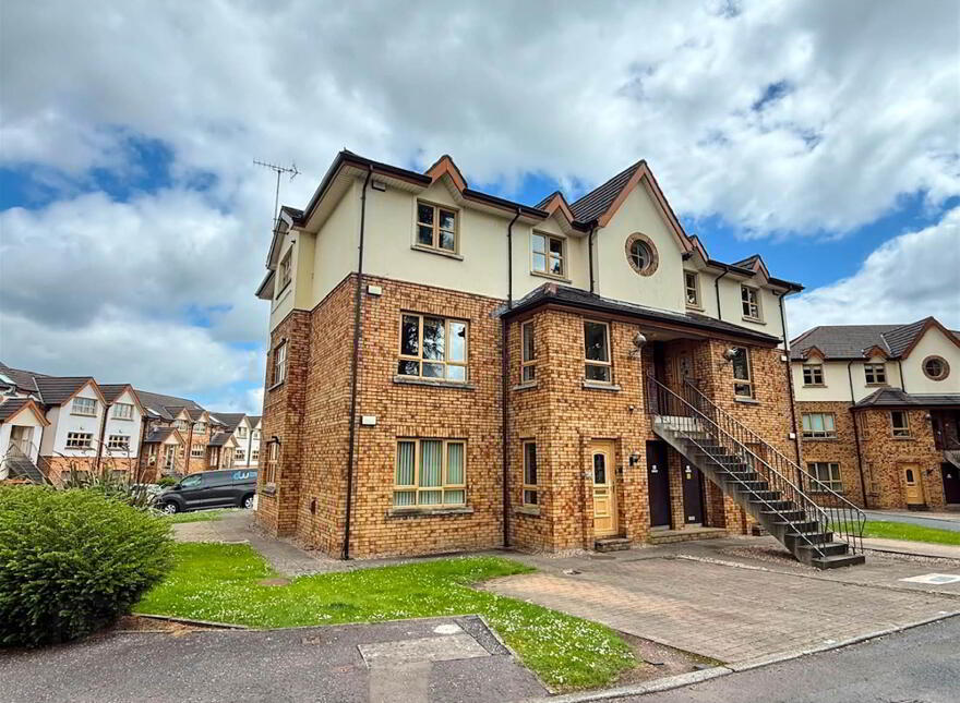 32 Woodrow Gardens, Saintfield, BT24 7WG