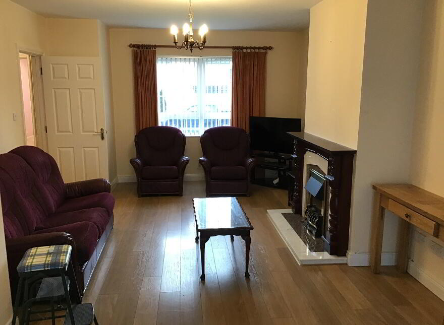 6 Oakgrove, Derrylin, Enniskillen, BT92 9GF