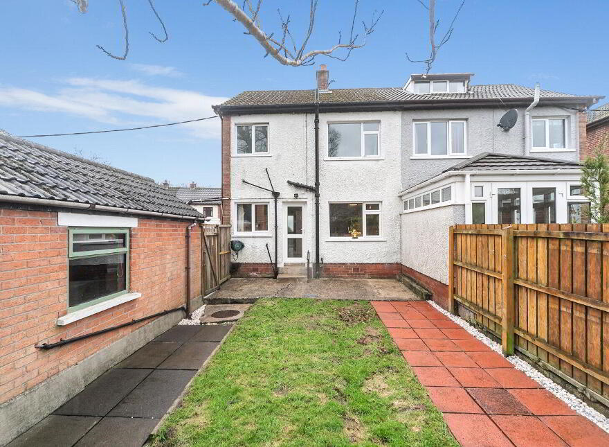 18 Glenariff Drive, Dunmurry, Belfast, BT17 9AZ