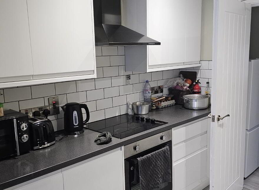 Castlereagh Road, Belfast, BT5 5FR