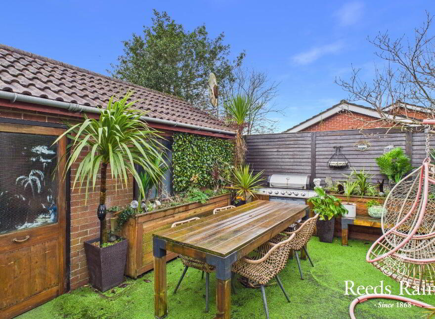 4 Mourneview Park, Carrickfergus, BT38 8SG