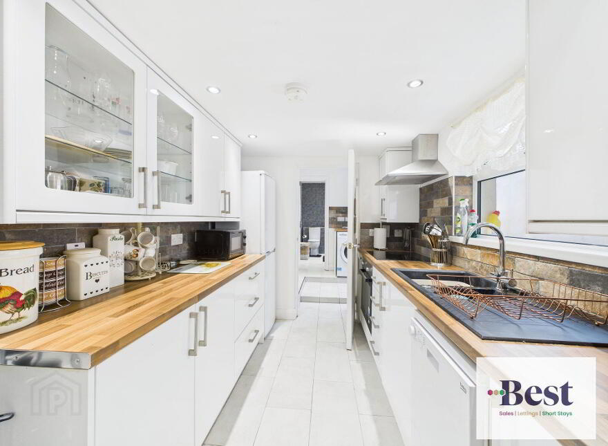 32 Old Glenarm Road, Larne, BT40 1NQ