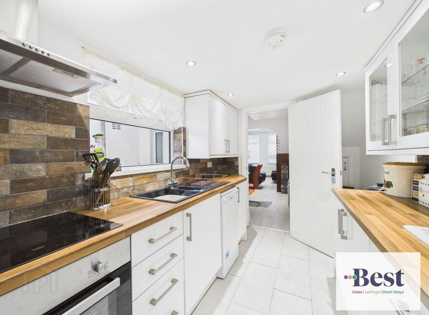 32 Old Glenarm Road, Larne, BT40 1NQ