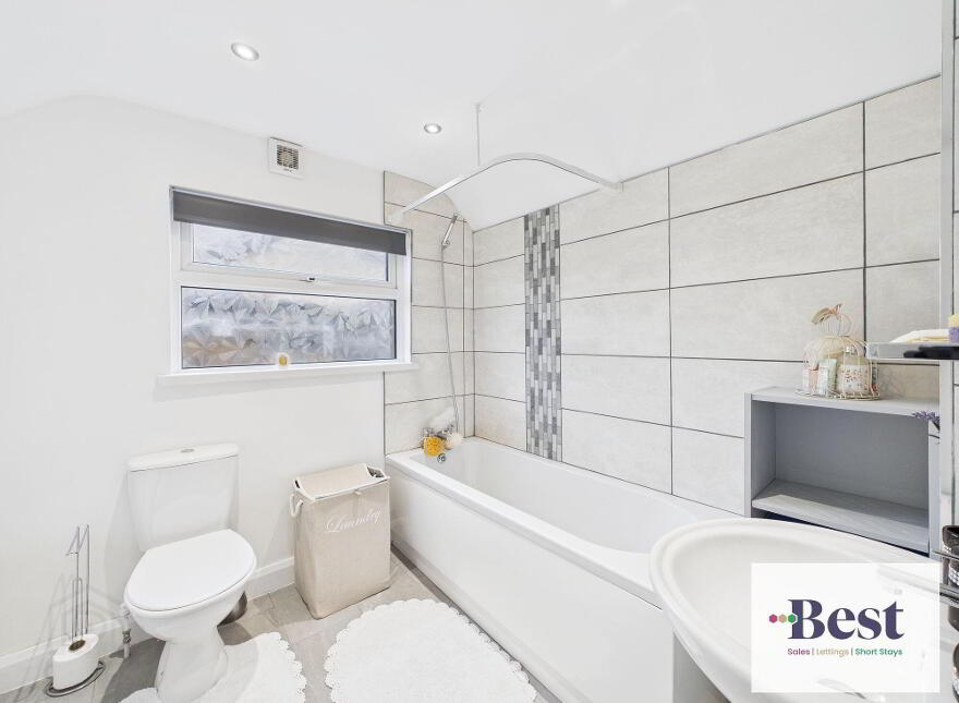32 Old Glenarm Road, Larne, BT40 1NQ