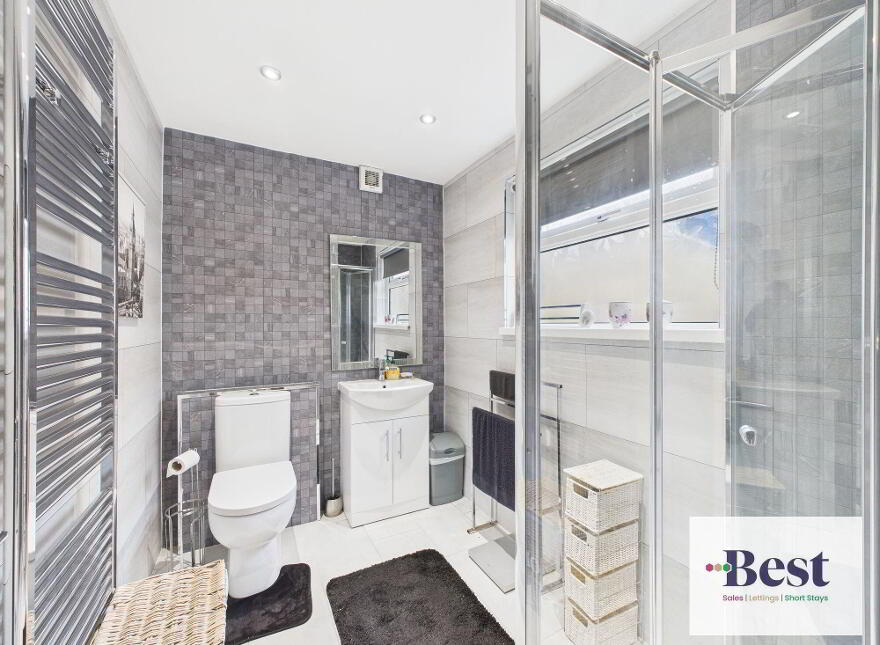 32 Old Glenarm Road, Larne, BT40 1NQ