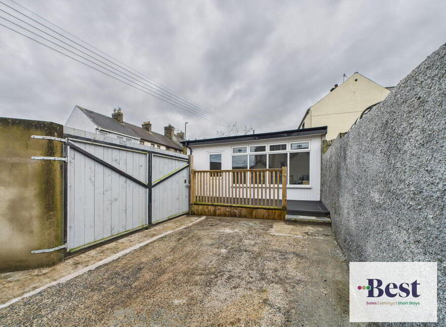32 Old Glenarm Road, Larne, BT40 1NQ