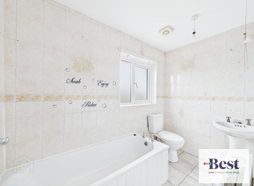 145 Waterloo Gardens, Larne, BT40 1EU