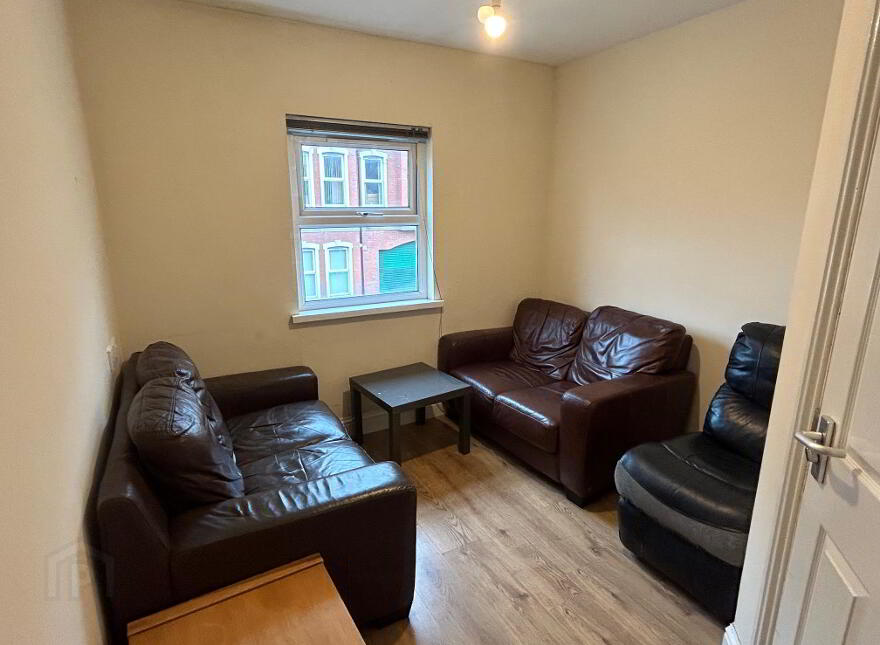Great 5 Bedroom Apartment, 2B Rugby Avenue, Queens Quarter, Belfast, BT7 1RG