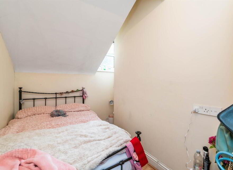Great 5 Bedroom Apartment, 2B Rugby Avenue, Queens Quarter, Belfast, BT7 1RG