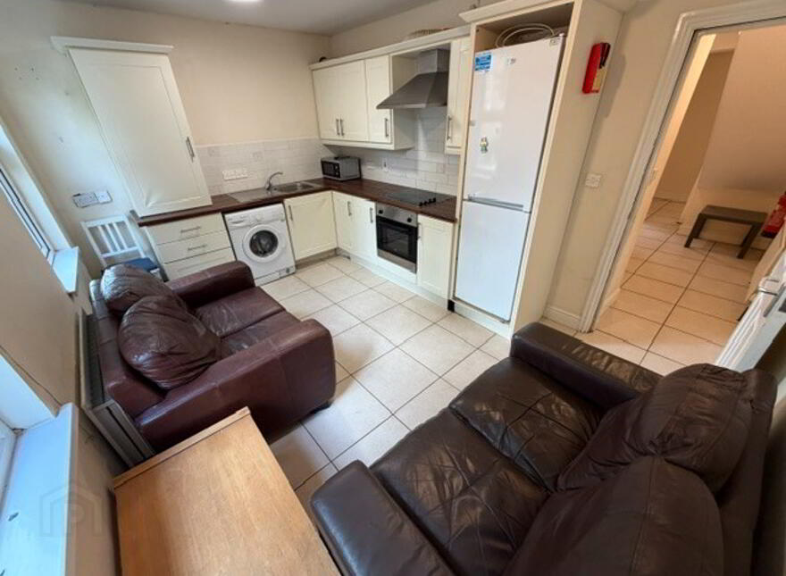 Great 5 Bedroom Apartment, 2B Rugby Avenue, Queens Quarter, Belfast, BT7 1RG