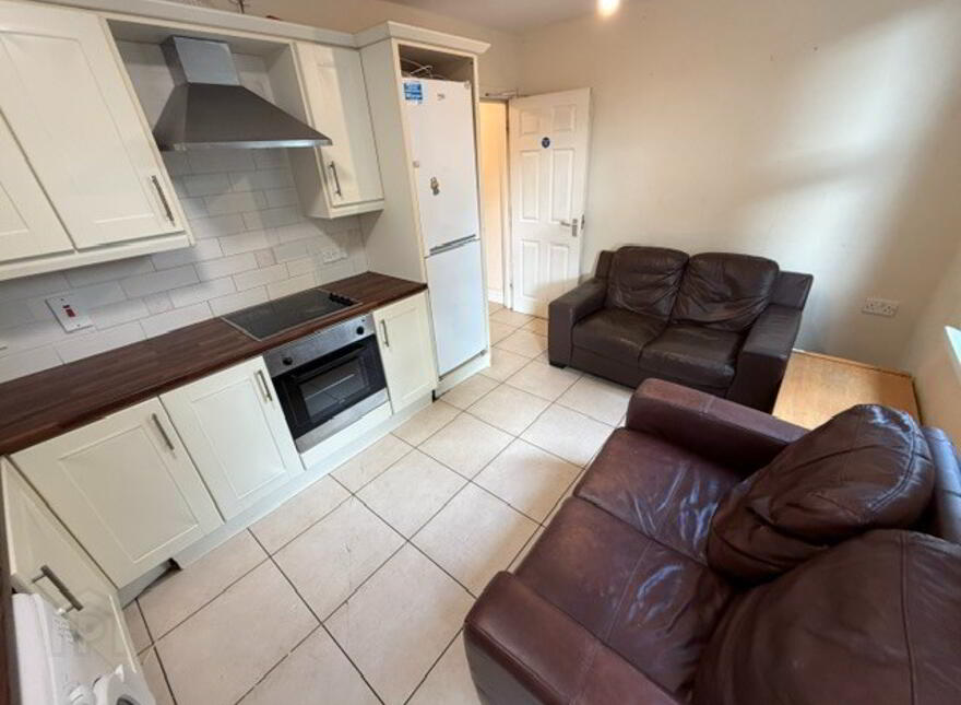Great 5 Bedroom Apartment, 2B Rugby Avenue, Queens Quarter, Belfast, BT7 1RG