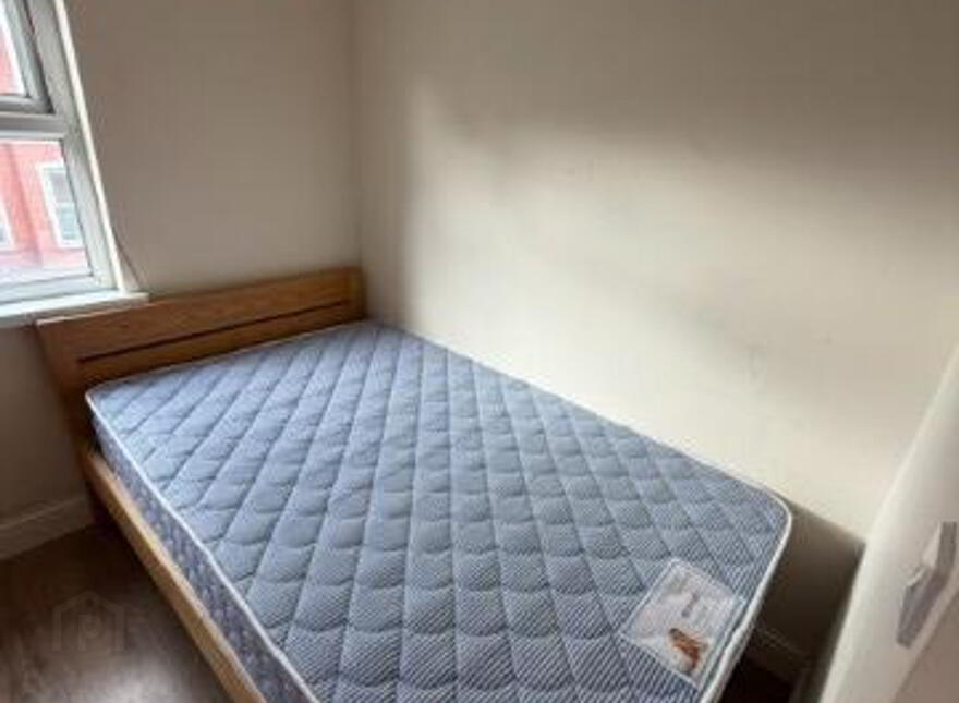 Great 5 Bedroom Apartment, 2B Rugby Avenue, Queens Quarter, Belfast, BT7 1RG