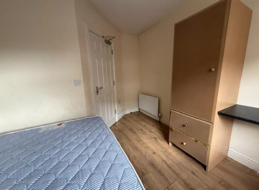 Great 5 Bedroom Apartment, 2B Rugby Avenue, Queens Quarter, Belfast, BT7 1RG
