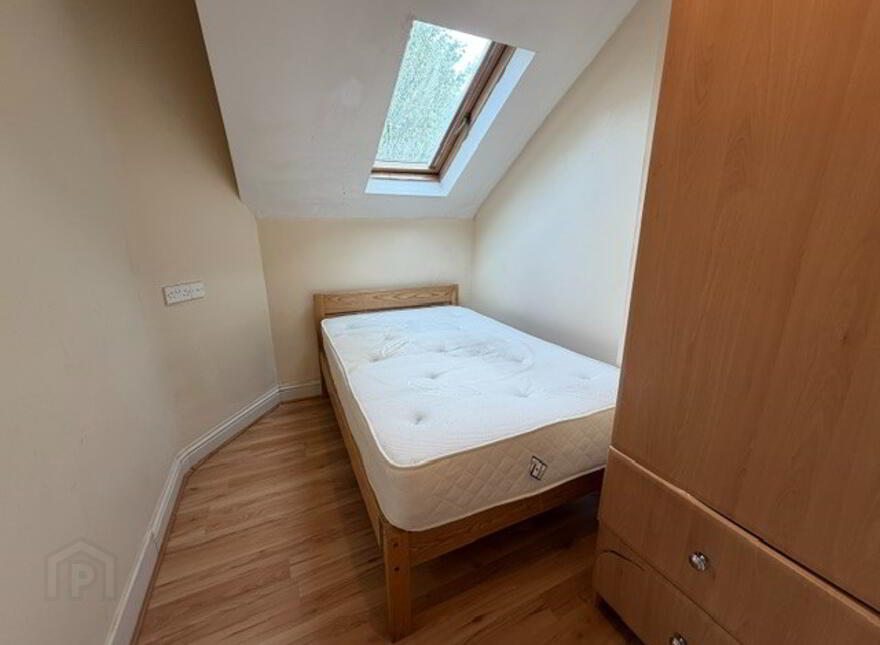 Great 5 Bedroom Apartment, 2B Rugby Avenue, Queens Quarter, Belfast, BT7 1RG