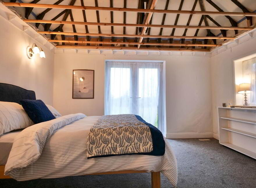 White Cottage, Lodge, Hospital, V35EY72