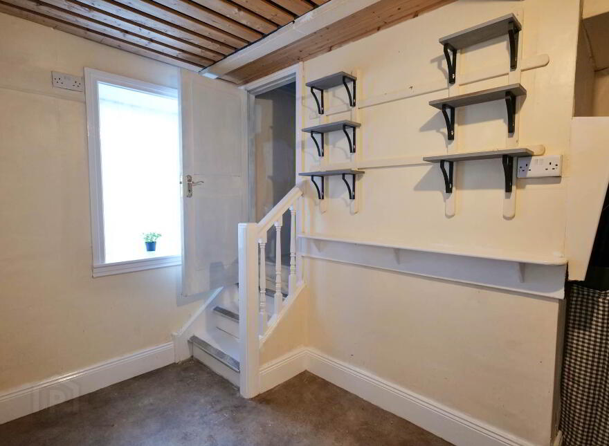 White Cottage, Lodge, Hospital, V35EY72