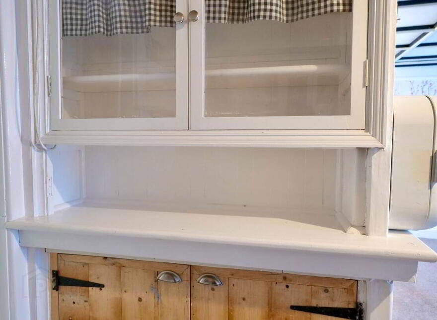 White Cottage, Lodge, Hospital, V35EY72
