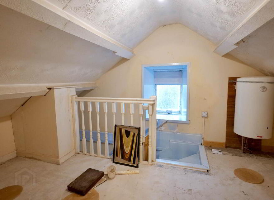 White Cottage, Lodge, Hospital, V35EY72