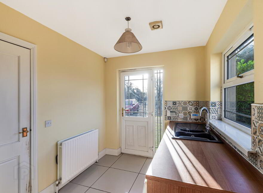 17-17a Ballywarren Road, Downpatrick, BT30 7DY