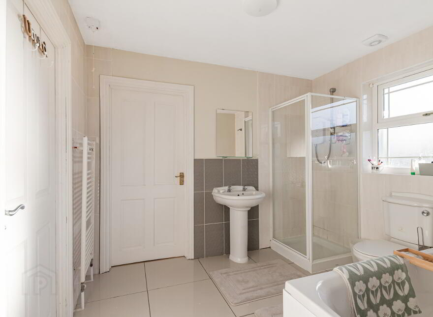 17-17a Ballywarren Road, Downpatrick, BT30 7DY