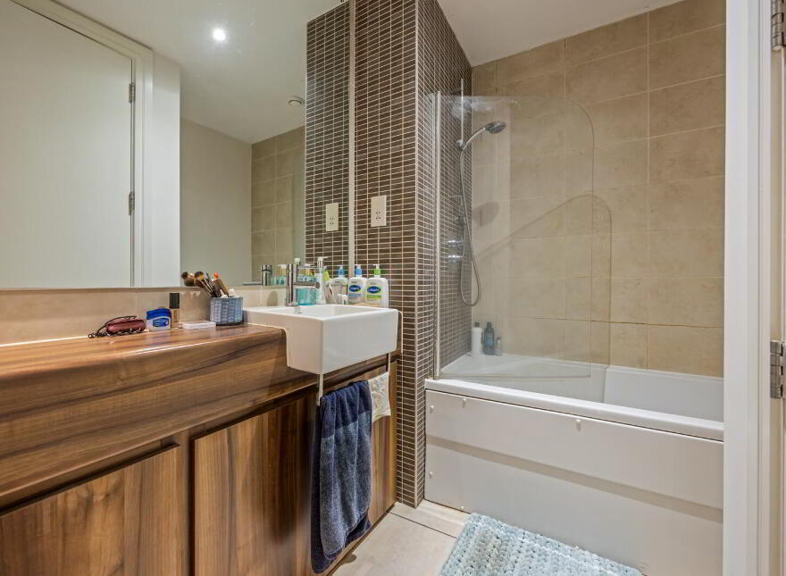 Apartment 9.06 The Arc 2I Queens Road, Belfast, BT3 9FL