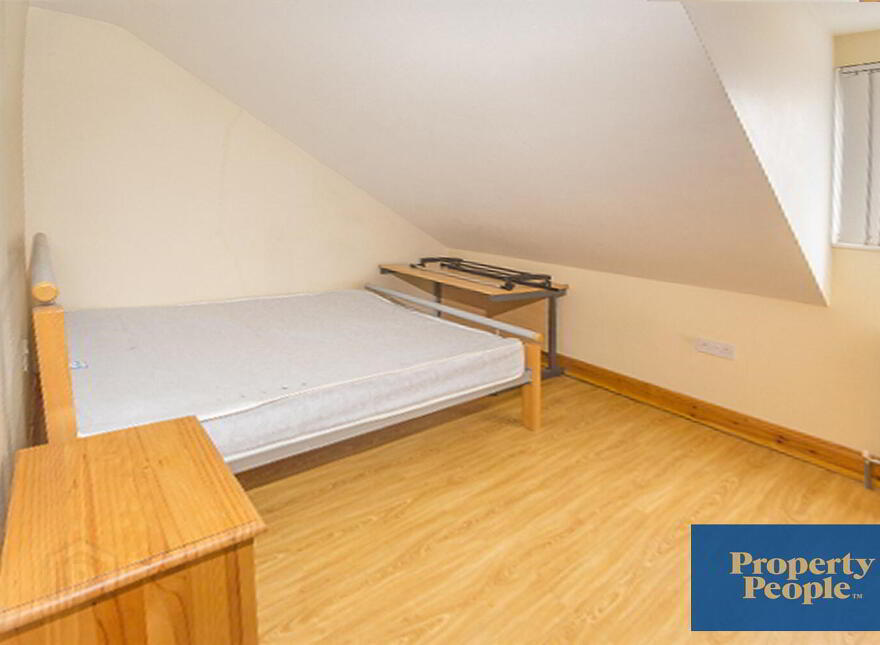 4, 28 Lawrence Street, Belfast, BT7 1LF