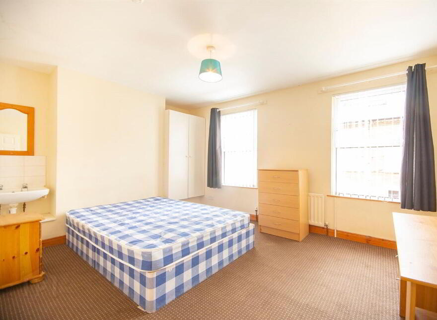 10 Curzon Street, Belfast, BT7 1QU