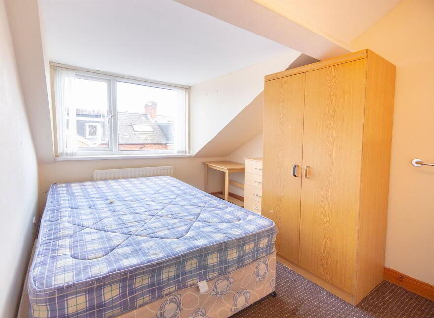 10 Curzon Street, Belfast, BT7 1QU