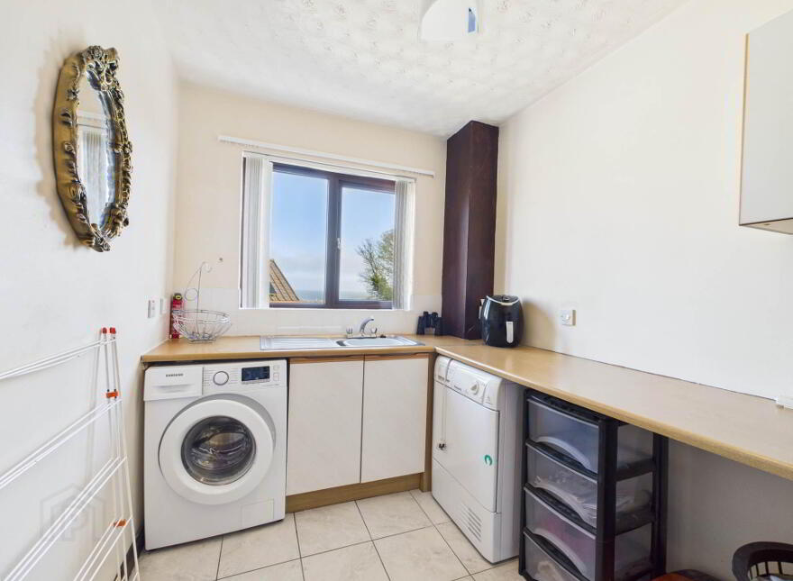 4 Inver Heights, Larne, BT40 3AR