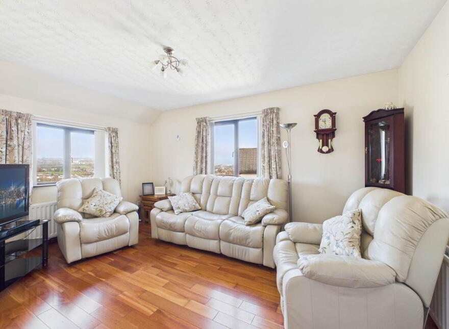 4 Inver Heights, Larne, BT40 3AR