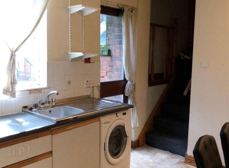 2, 40 Cromwell Road, Belfast, BT7 1JX