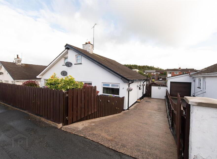11 Craigs Road, Ballynahinch, BT24 8PQ