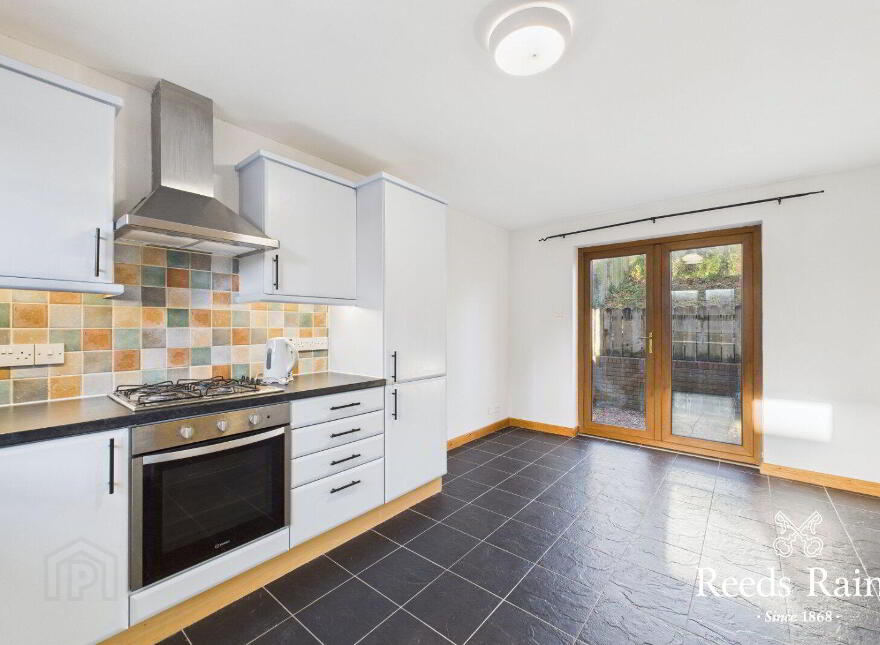 18 Meadowbank, Carrickfergus, BT38 8GZ