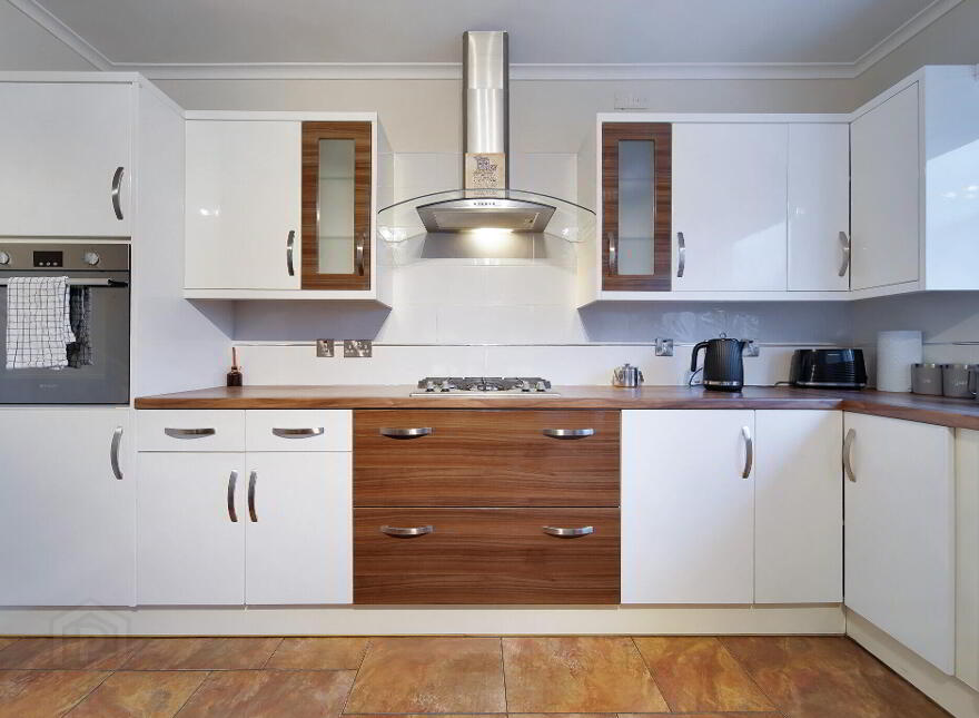 27 Orchard Grove, Newtown Cunningham, F93W326