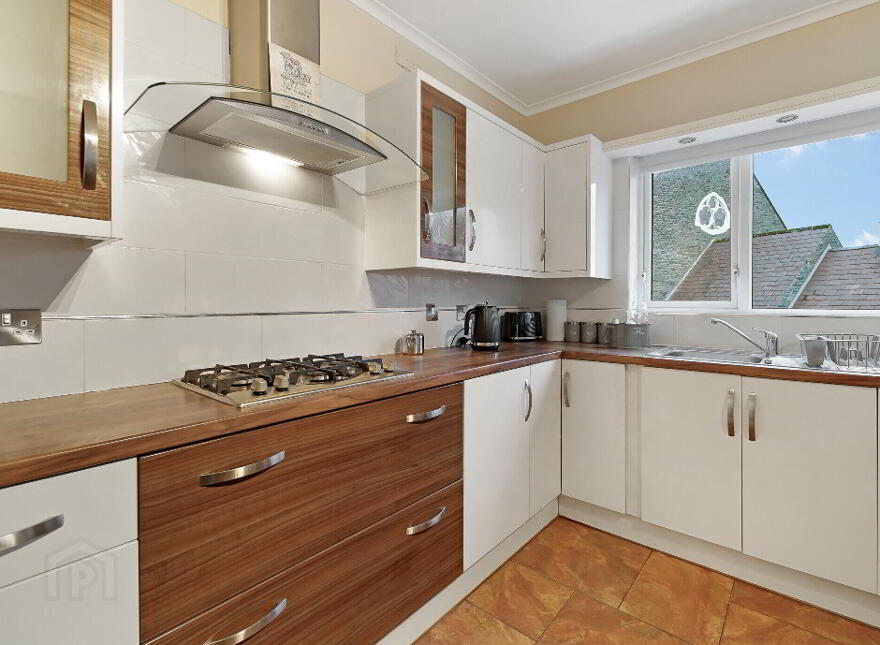 27 Orchard Grove, Newtown Cunningham, F93W326