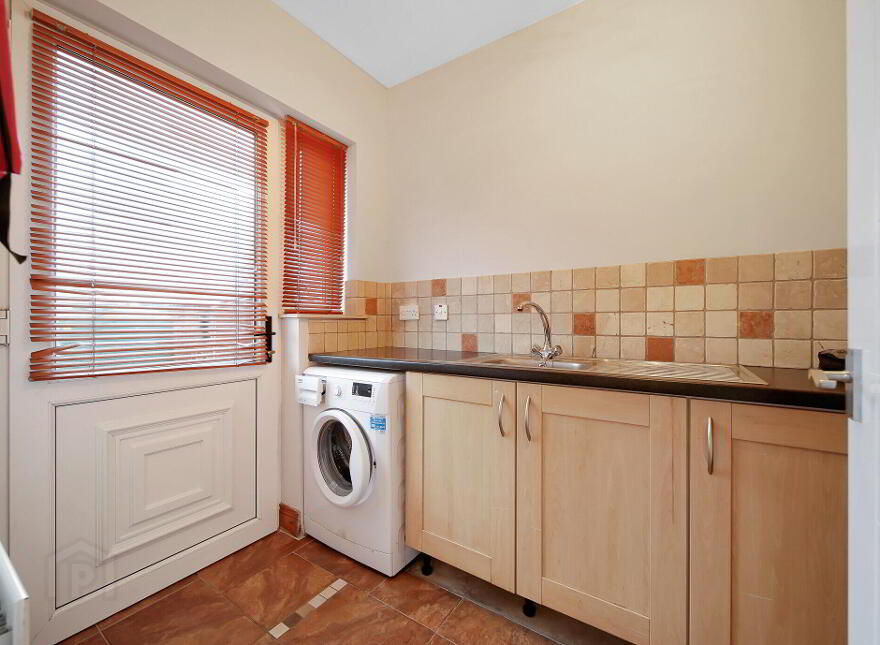 27 Orchard Grove, Newtown Cunningham, F93W326