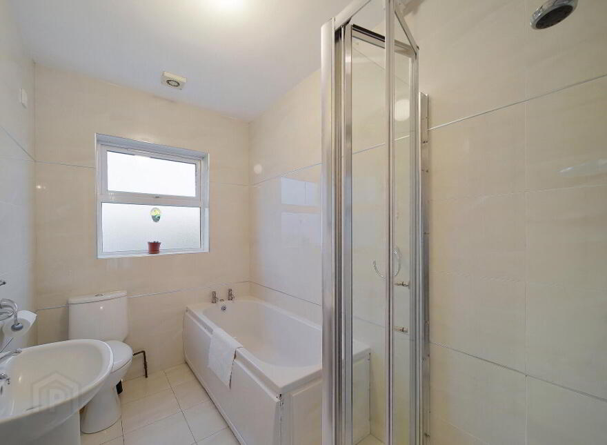 27 Orchard Grove, Newtown Cunningham, F93W326