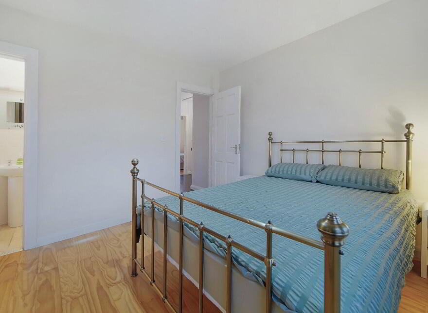 27 Orchard Grove, Newtown Cunningham, F93W326